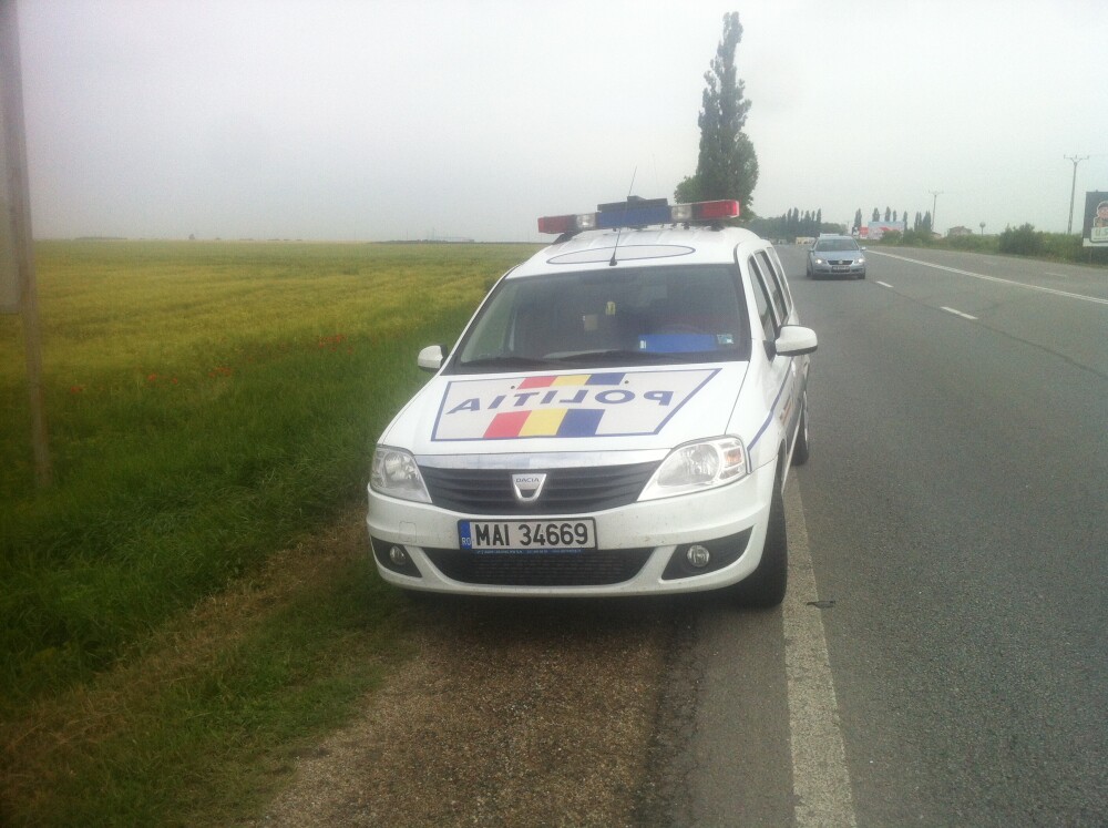 Accident la iesirea din Timisoara. Doua masini au ajuns in santul de la marginea drumului - Imaginea 2