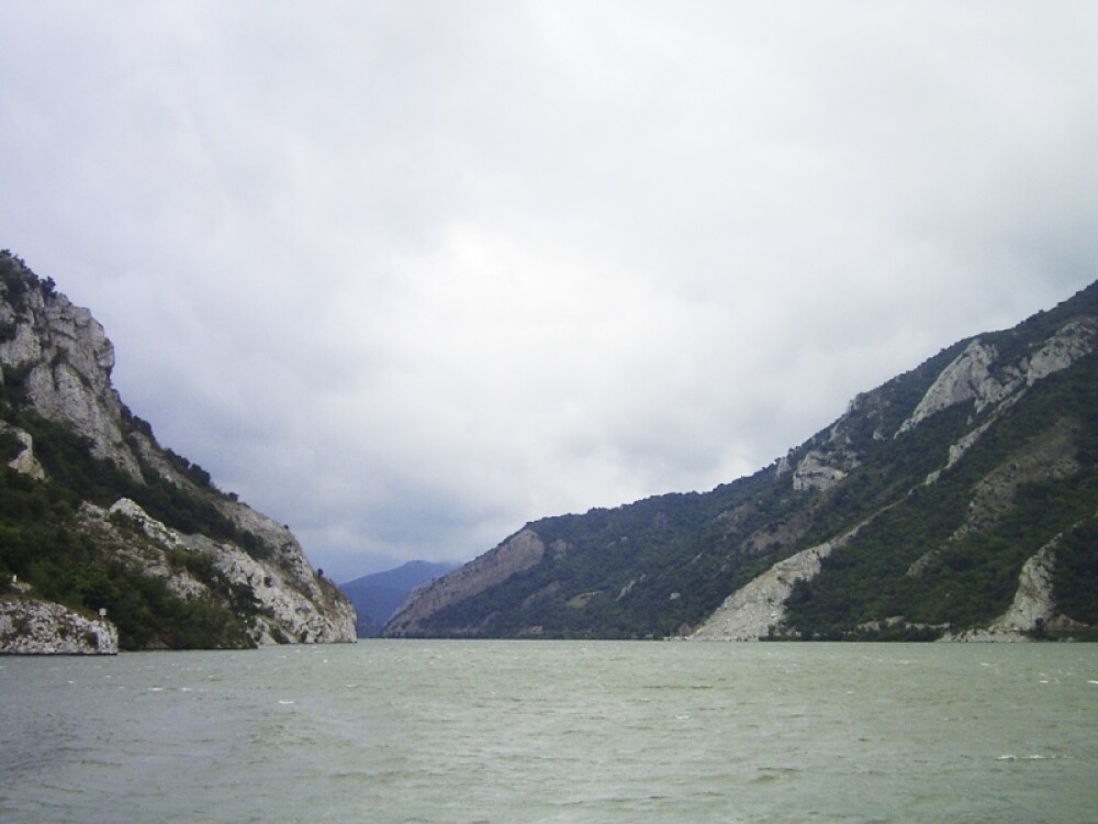Croaziera pe Dunare, la Cazane. Frumusetea aparte a unei regiuni mai putin cunoscute - Imaginea 3