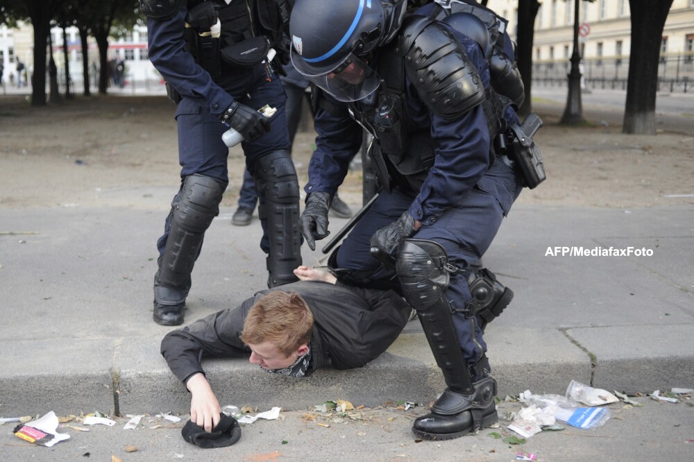 Violentele de la Paris in IMAGINI. 300 de arestari, dupa manifestatia impotriva casatoriilor gay - Imaginea 1