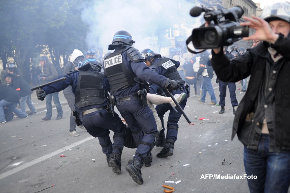 Violentele de la Paris in IMAGINI. 300 de arestari, dupa manifestatia impotriva casatoriilor gay - Imaginea 2