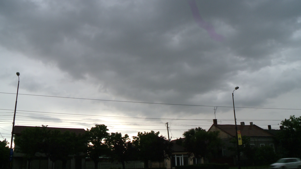 COD PORTOCALIU de ploi torentiale, grindina si vijelii in Timis. Ce spun meteorologii - Imaginea 4