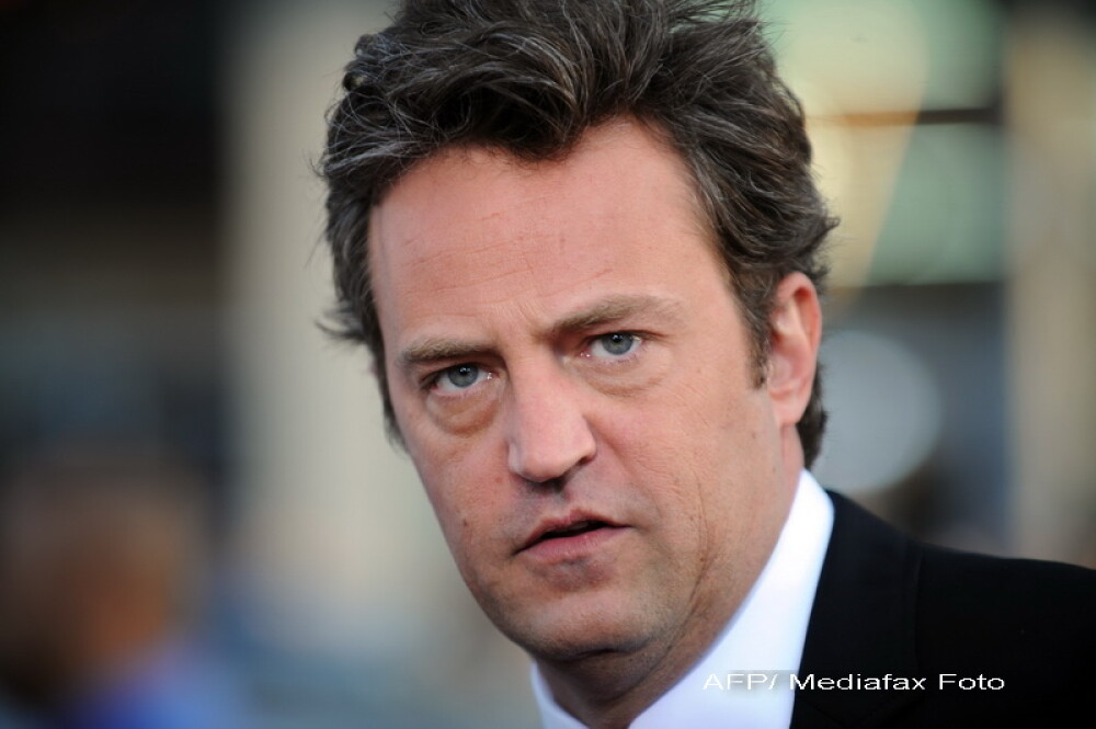 Matthew Perry ar fi împlinit 55 de ani azi, 19 august 2024. Asistentul său personal și doi medici, arestați după moartea lui - Imaginea 26