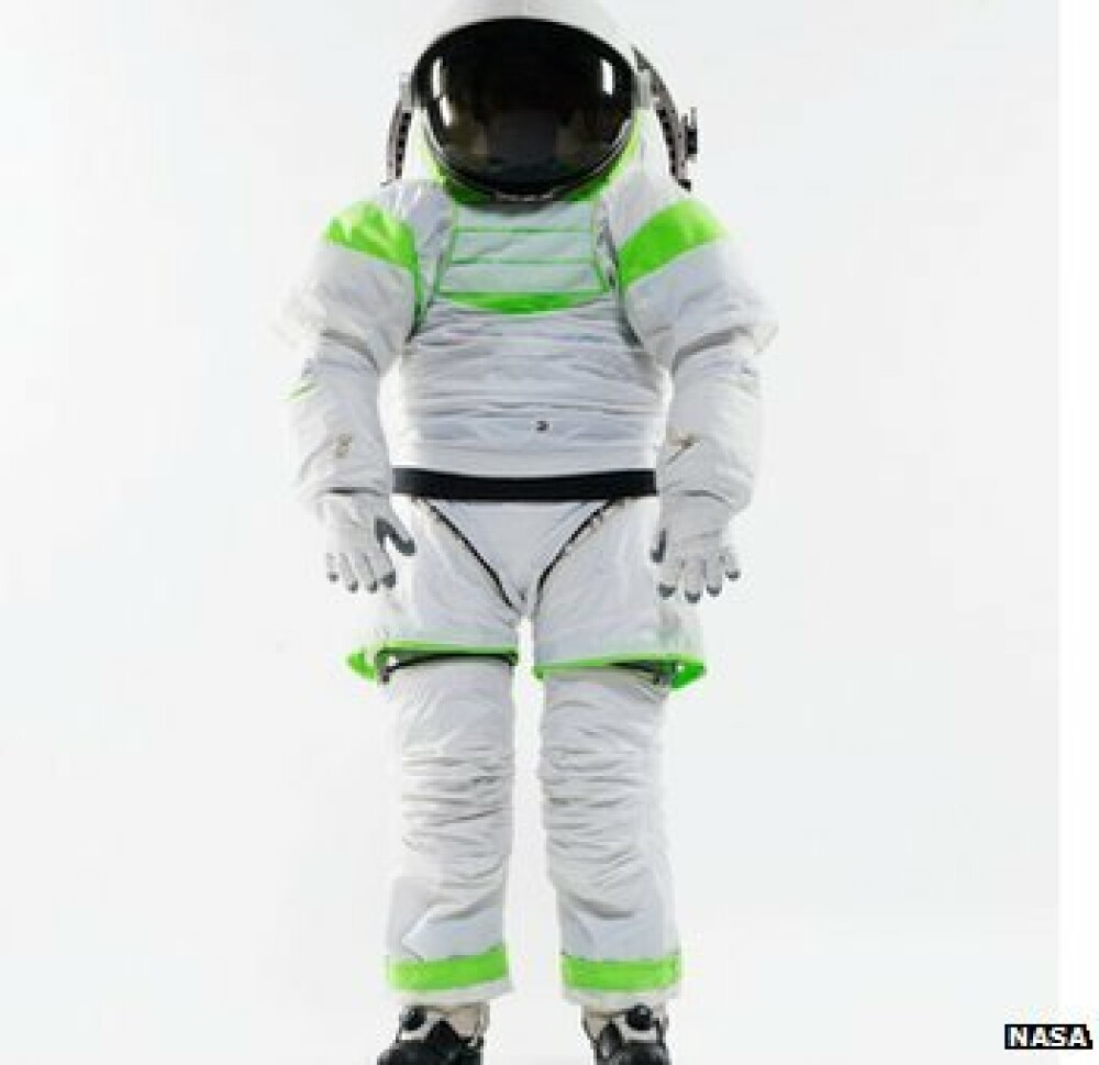 Ce o sa fie la moda pe Planeta Rosie. NASA a prezentat prototipul costumulului care va fi purtat de astronauti pe Marte - Imaginea 3