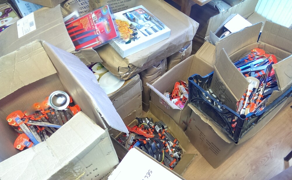 Peste 8.000 de obiecte de uz casnic au confiscate de politisti in Floresti - Imaginea 3