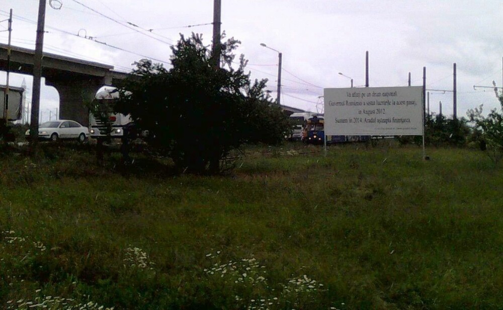 Primaria Arad se razbuna pe CNADNR cu panouri care amintesc de pasajele rutiere abandonate - Imaginea 2