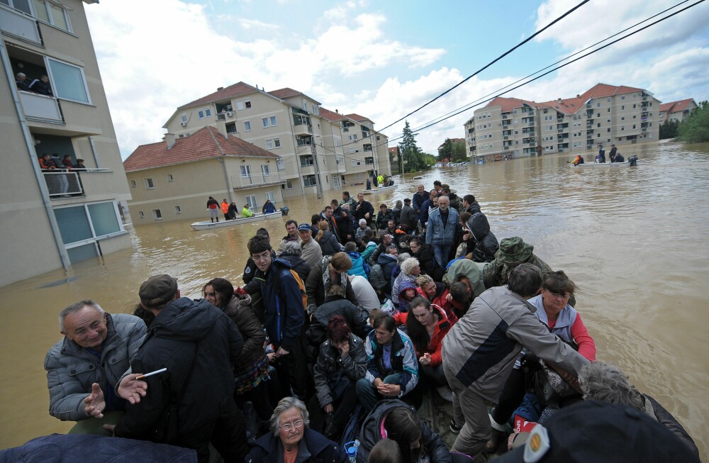 Inundatiile record din Balcani au facut peste 44 de morti si mii de sinistrati. In Bosnia a plouat in 3 zile cat in 3 luni - Imaginea 2