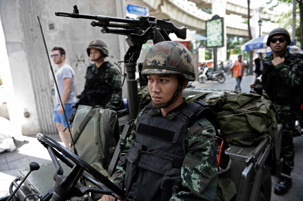 Thailanda - tara loviturilor de stat. Turistii incep sa ocoleasca Bangkokul, in timp ce localnicii isi fac selfie cu soldatii - Imaginea 5