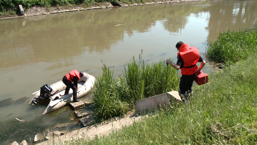 Un tanar aradean de 18 ani, care invata la un liceu din Timisoara, a fost gasit inecat in raul Bega - Imaginea 1