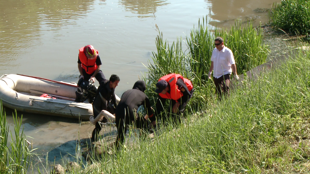 Un tanar aradean de 18 ani, care invata la un liceu din Timisoara, a fost gasit inecat in raul Bega - Imaginea 4