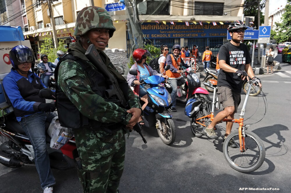 Thailanda - tara loviturilor de stat. Turistii incep sa ocoleasca Bangkokul, in timp ce localnicii isi fac selfie cu soldatii - Imaginea 1
