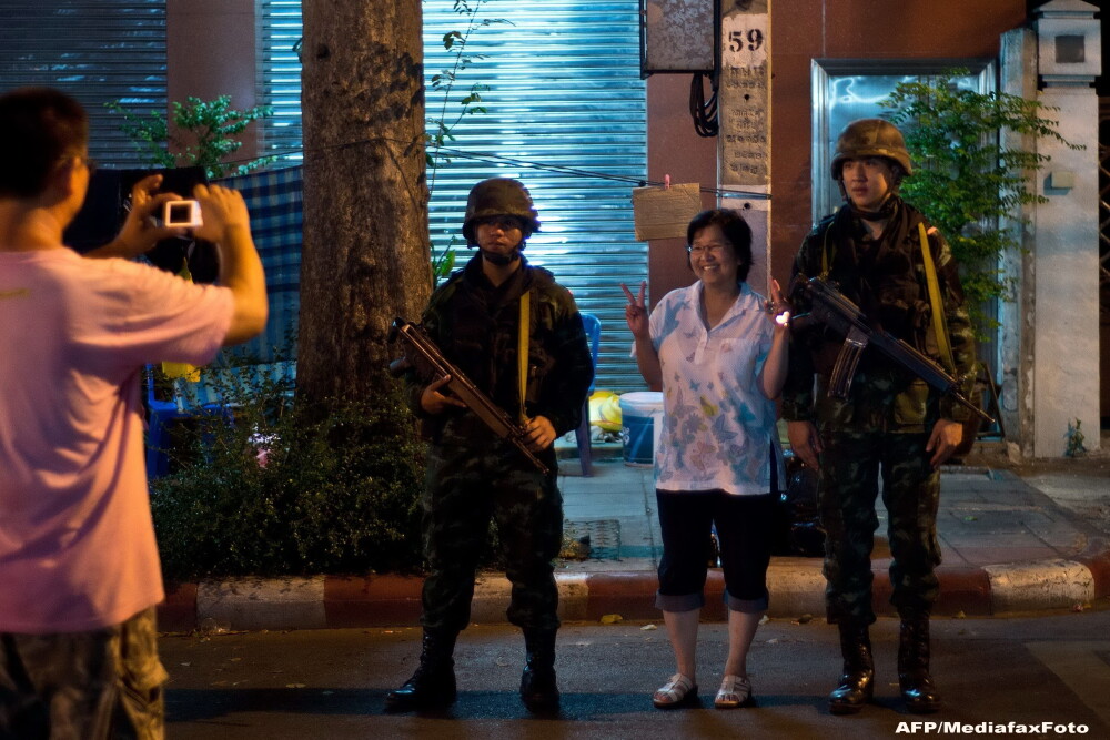 Thailanda - tara loviturilor de stat. Turistii incep sa ocoleasca Bangkokul, in timp ce localnicii isi fac selfie cu soldatii - Imaginea 3