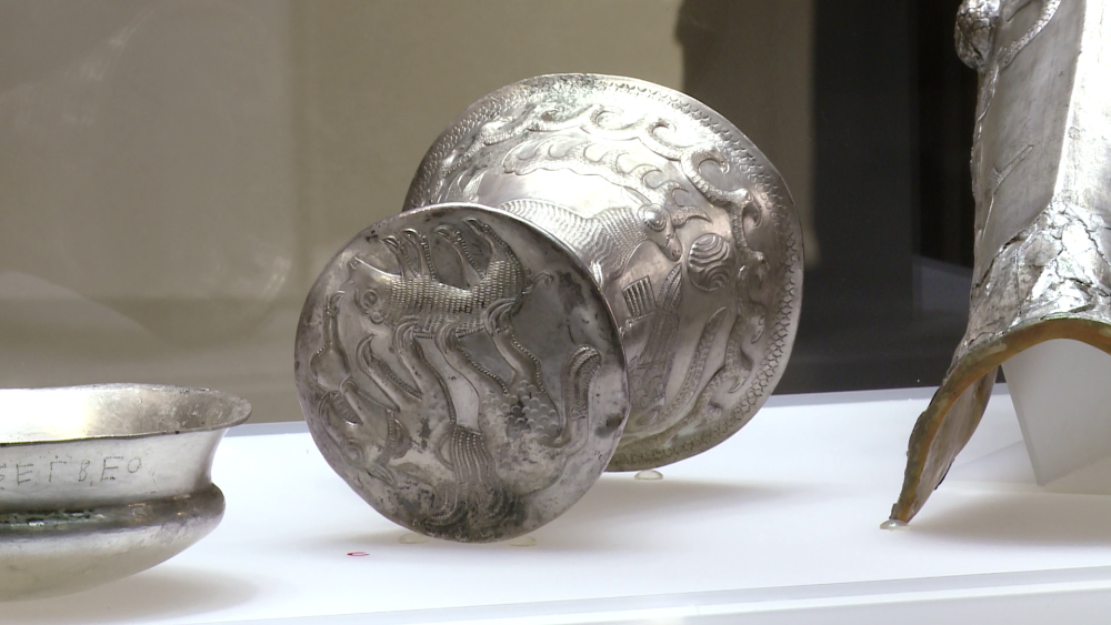 Aur si argint vechi, faurit cu sase milenii in urma, intr-o expozitie la Timisoara. Unde poti vedea pretioasele podoabe - Imaginea 4