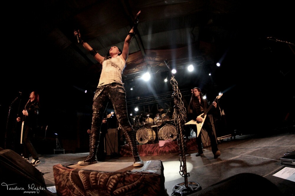 Arch Enemy, Krepuskul si Goodye To Gravity. Un concert electrizant, care a zguduit Bucurestiul. GALERIE FOTO - Imaginea 8