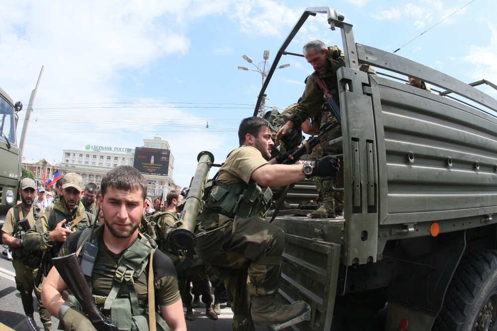 Criza in Ucraina. Insurgenti prorusi au atacat o unitate militara din orasul ucrainean Lugansk - Imaginea 1