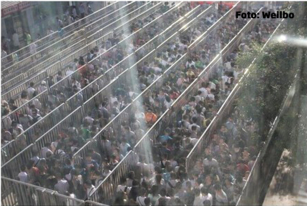 Chinezii au realizat cea mai lunga coada din lume. Ce se intampla la metroul din Beijing in ultimele zile - Imaginea 2
