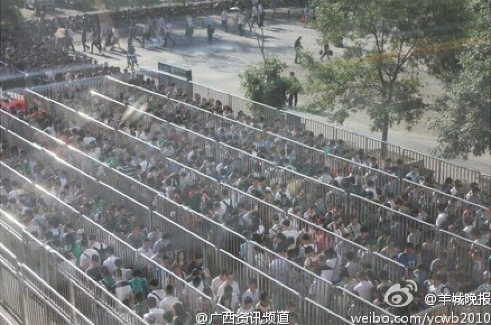Chinezii au realizat cea mai lunga coada din lume. Ce se intampla la metroul din Beijing in ultimele zile - Imaginea 4