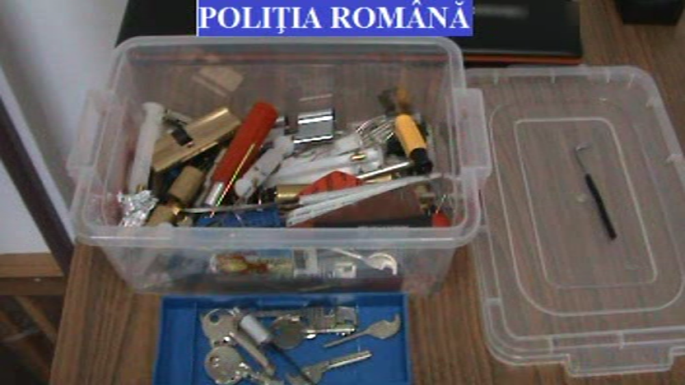 Hot prins dupa ce a furat electronice, bijuterii si bani din mai multe locuinte din Timisoara. Cum a actionat - Imaginea 3