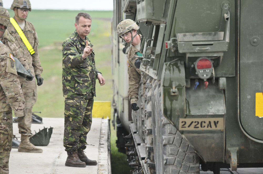 Comandamentul NATO se muta in Brasov. Primele imagini cu soldatii americani transportand echipamente catre poligonul Cincu - Imaginea 14