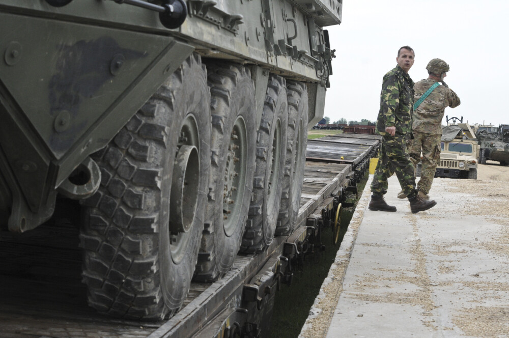 Comandamentul NATO se muta in Brasov. Primele imagini cu soldatii americani transportand echipamente catre poligonul Cincu - Imaginea 10
