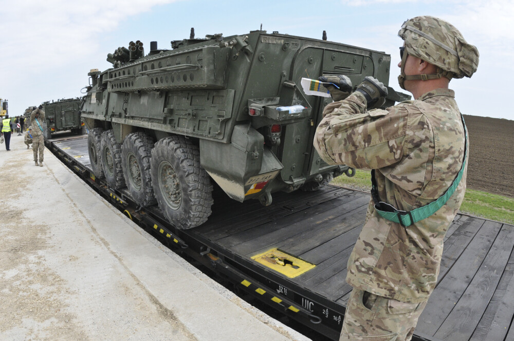 Comandamentul NATO se muta in Brasov. Primele imagini cu soldatii americani transportand echipamente catre poligonul Cincu - Imaginea 2