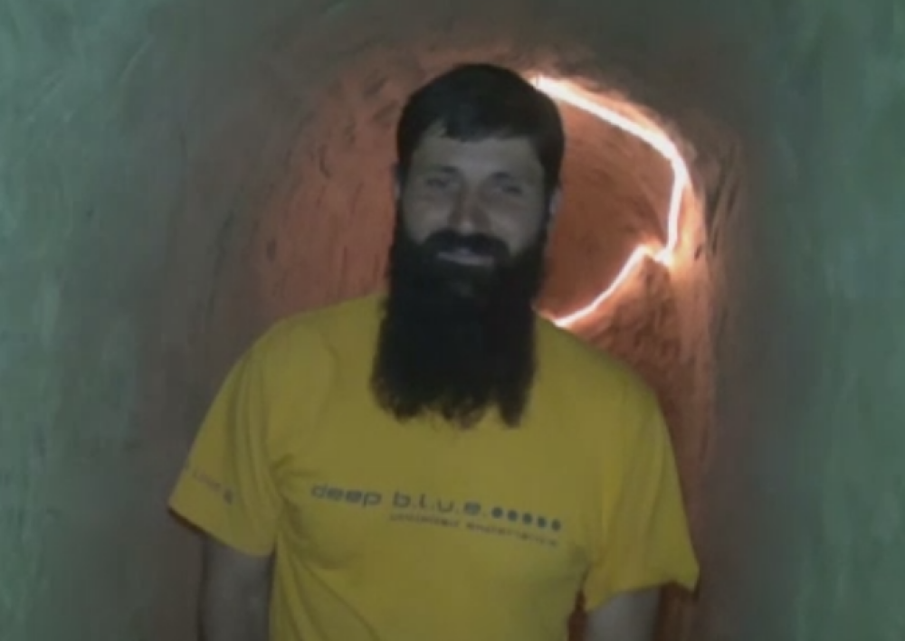 Descoperire uimitoare in Galati: un barbat a sapat timp de 5 ani un tunel prin care sa ajunga pe ascuns pe malul unui lac - Imaginea 5