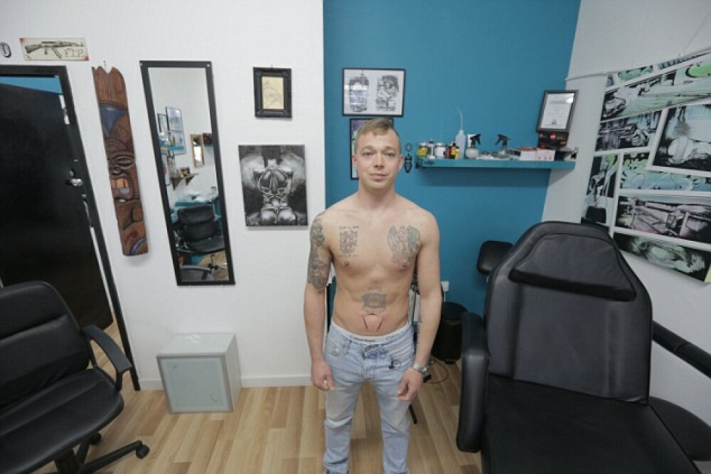 Iubita refuza sa se casatoreasca cu el din cauza tatuajelor de pe corp. Cum arata tanarul de 31 de ani fara tricou. FOTO - Imaginea 2