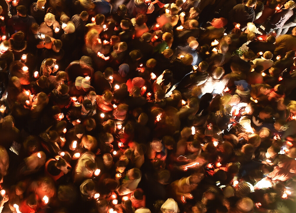 Zeci de mii de oameni au participat la slujbele de Inviere din toata tara. Mesajul de Paste al lui Klaus Iohannis: FOTO - Imaginea 10