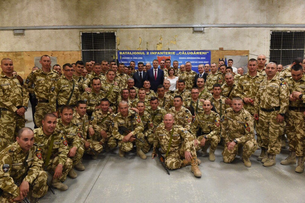 Iohannis a mers de Paste la soldatii romani din Afganistan si le-a vorbit despre Rusia. 