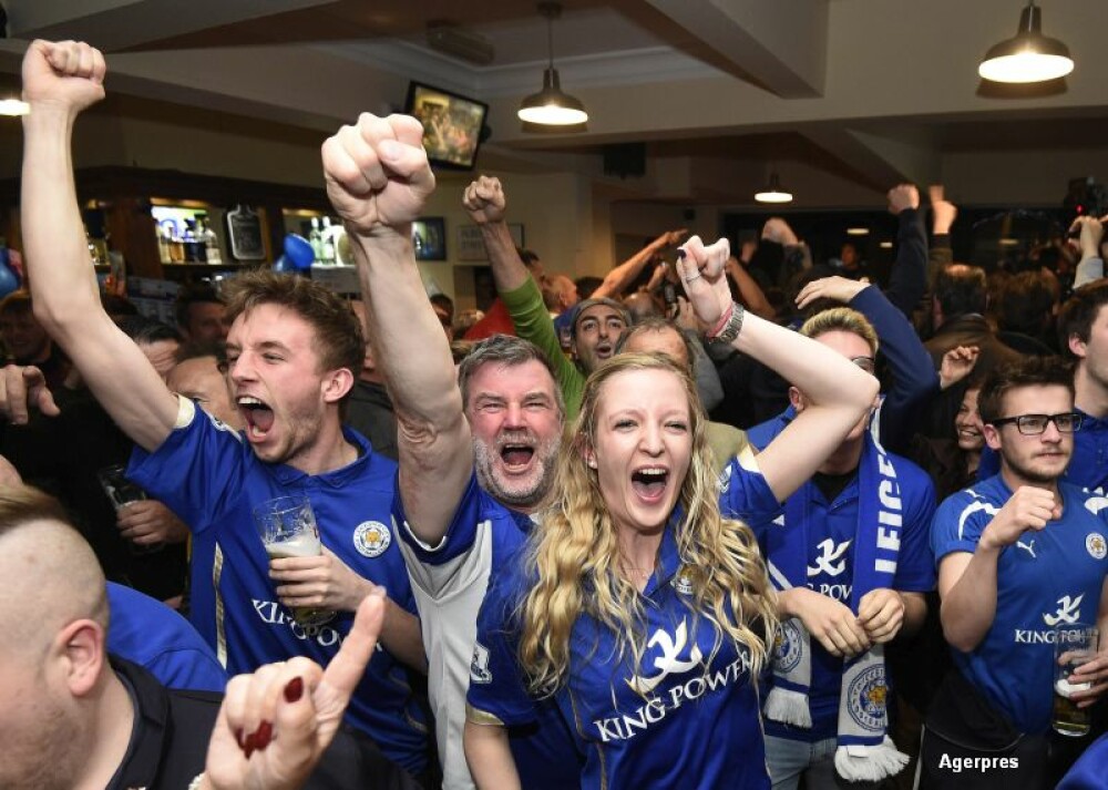 Miracolul Leicester City. Cum au sarbatorit fanii echipei, dupa una dintre cele mai mari surprize din istoria sportului - Imaginea 5