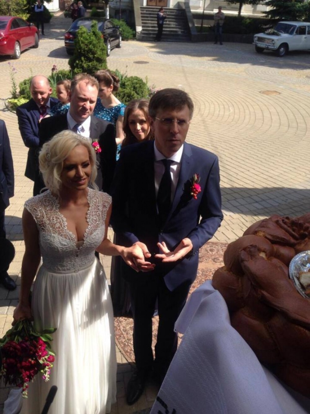 Primarul Chisinaului s-a casatorit cu jurnalista Anisoara Loghin, de la PRO TV Chisinau. Masina cu care a venit edilul - Imaginea 3