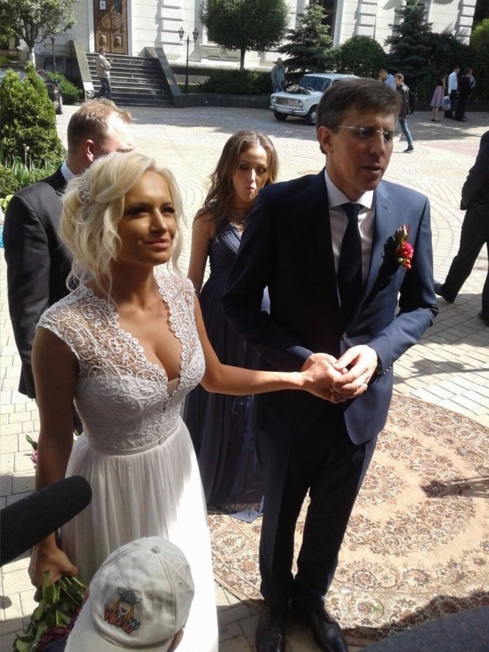 Primarul Chisinaului s-a casatorit cu jurnalista Anisoara Loghin, de la PRO TV Chisinau. Masina cu care a venit edilul - Imaginea 4