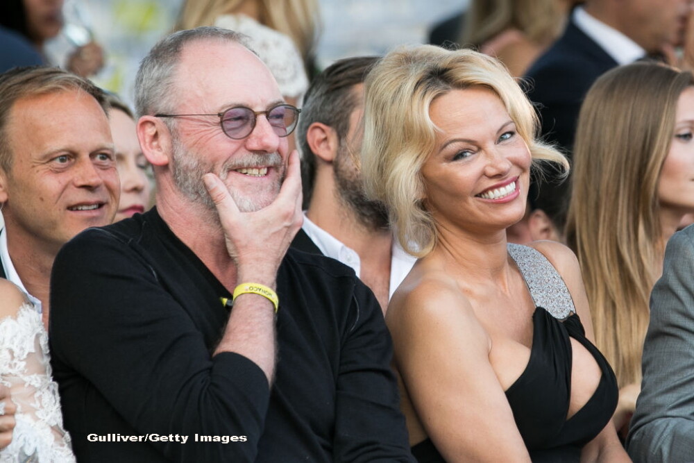 La 50 de ani, Pamela Anderson a atras privirile tuturor, la o prezentare de moda in Monaco. Cum era imbracata actrita. FOTO - Imaginea 1