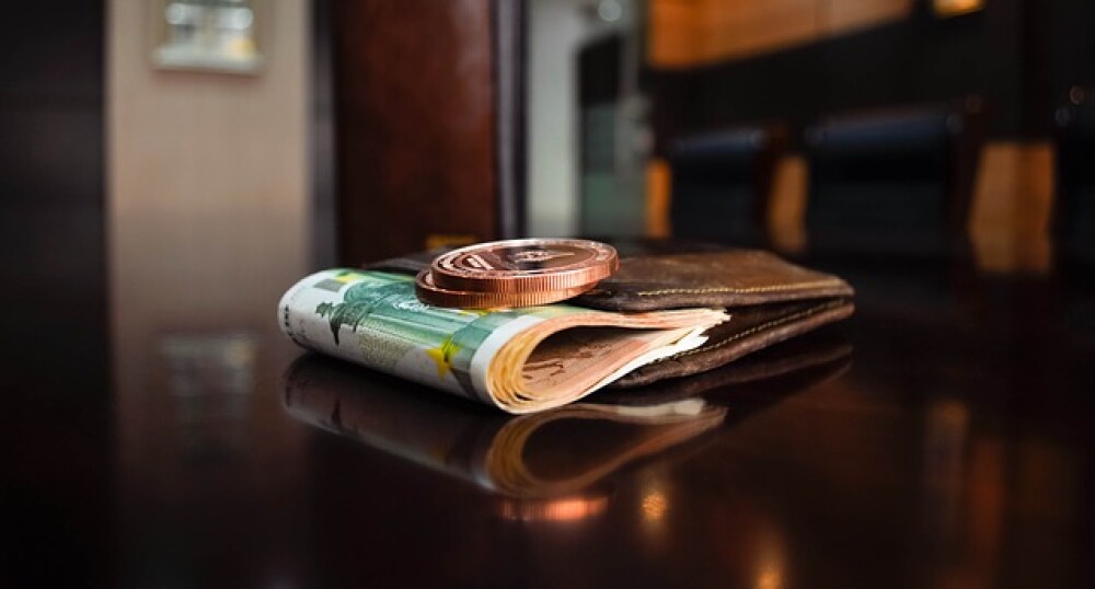 Portofel cu 2.850 de euro, găsit de două fete de 12 ani din Timiș. Ce au făcut cu el - Imaginea 1