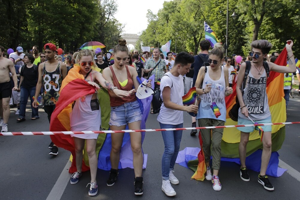 Marşul Bucharest Pride 2023 şi „Marşul pentru normalitate”, în Bucureşti | GALERIE FOTO - Imaginea 11