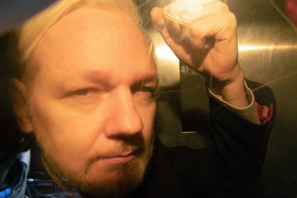 Julian Assange, condamnat la închisoare în Marea Britanie. Reacţia susţinătorilor săi - Imaginea 1
