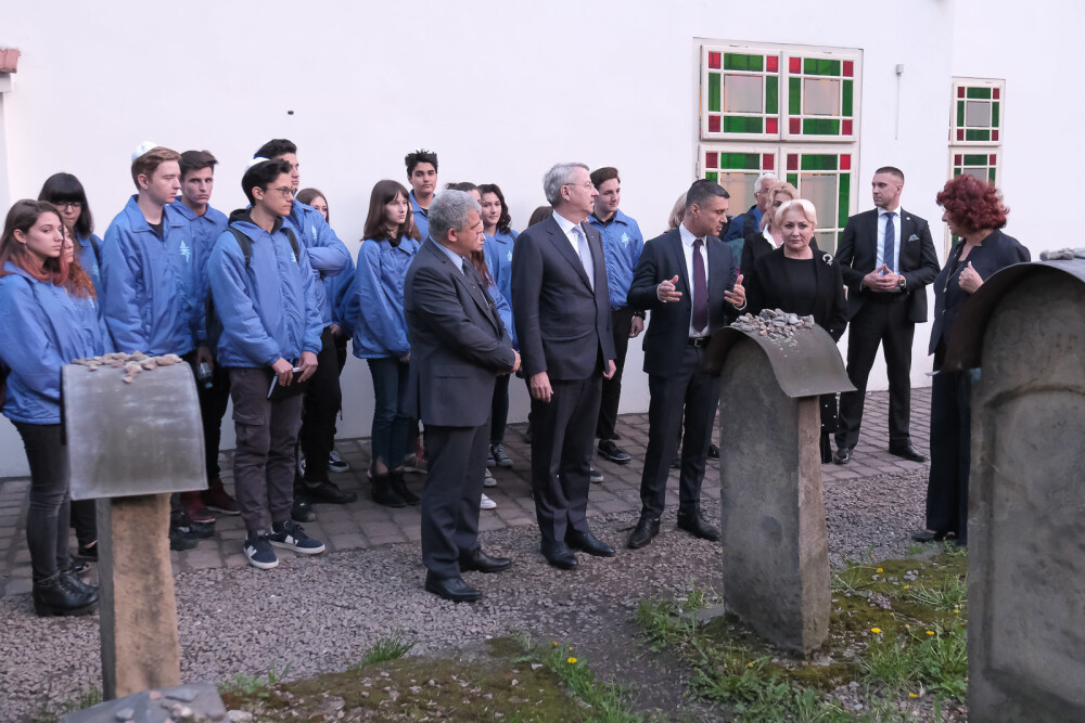 Viorica Dăncilă, la Auschwitz. Premierul a participat la Marşul Vieţii. VIDEO - Imaginea 1