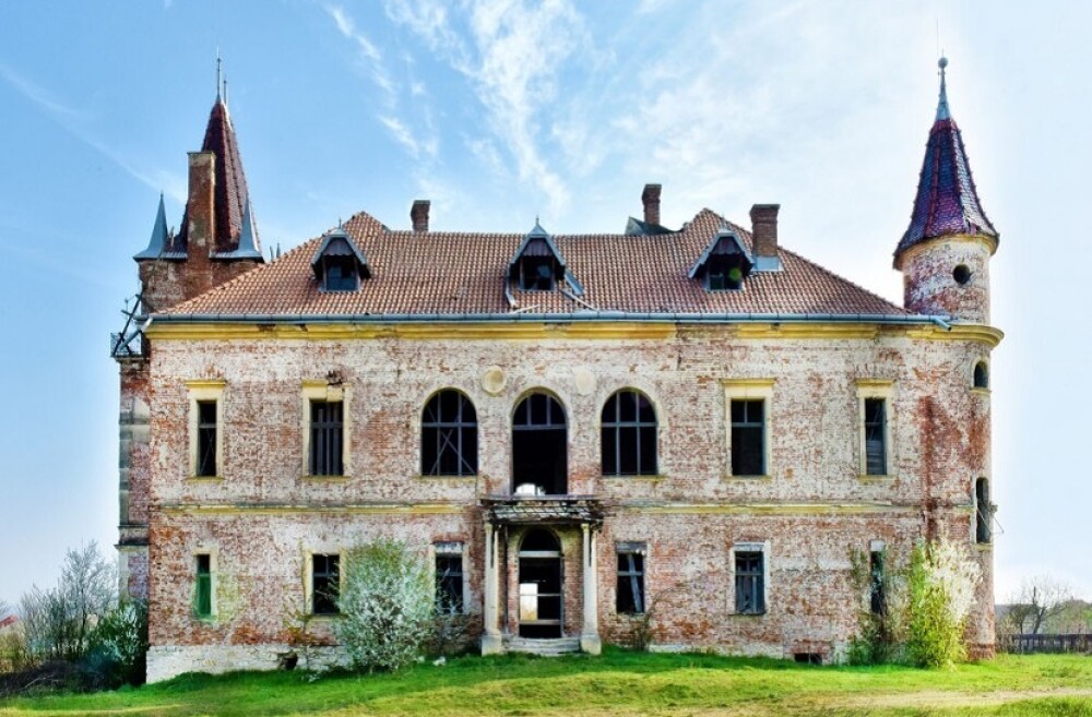 Suma cu care a fost scos la vânzare un castel istoric din Maramureș - Imaginea 1
