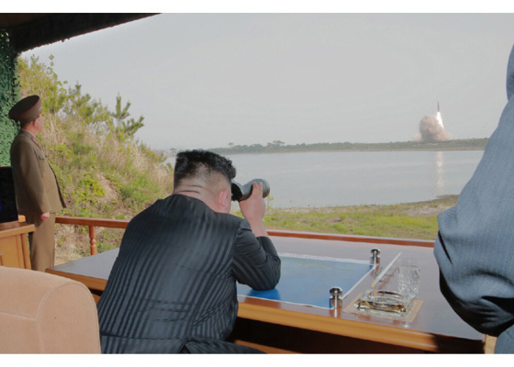 Lansările de rachete nord-coreene, supervizate de Kim. Trump nu crede că are intenţii rele - Imaginea 9