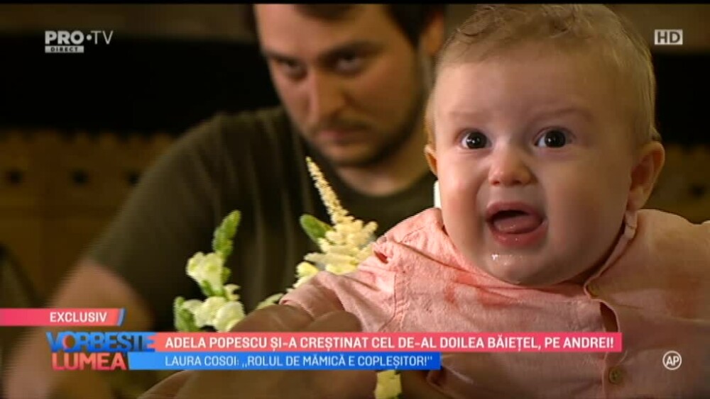 Adela Popescu și-a botezat cel de-al doilea băiat. Imagini din biserică. VIDEO - Imaginea 2