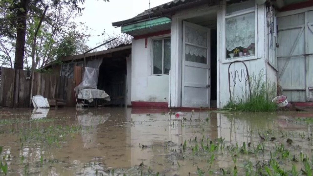 Coșmar pentru oamenii din localitățile inundate: „Dumnezeu ne dă, Dumnezeu ne ia” - Imaginea 5
