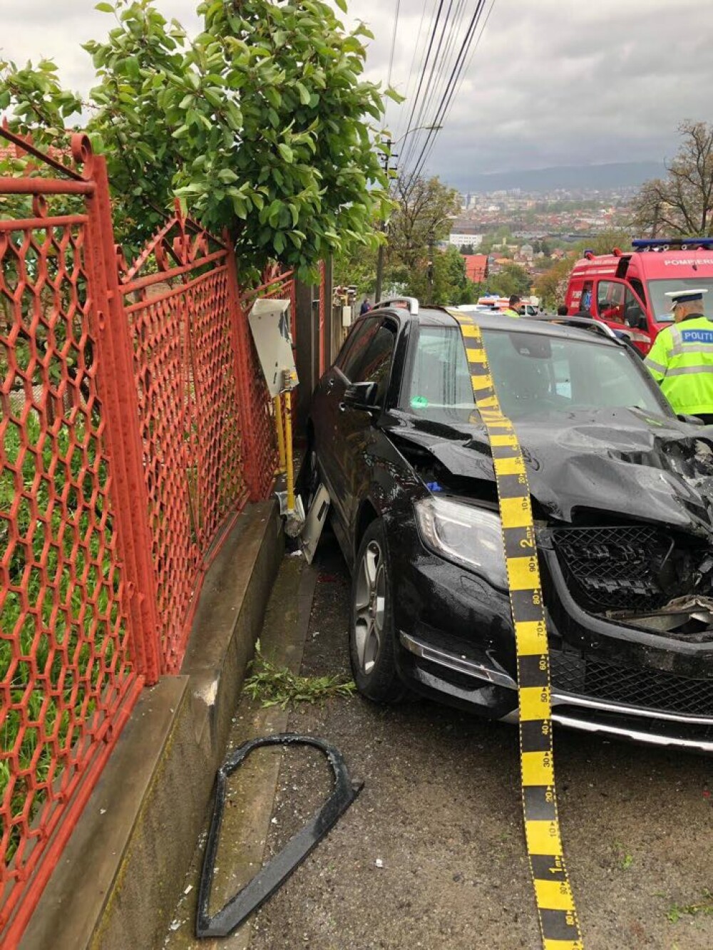 Pericol la Cluj, după ce 2 mașini s-au ciocnit, fiind afectată o conductă de gaz - Imaginea 2