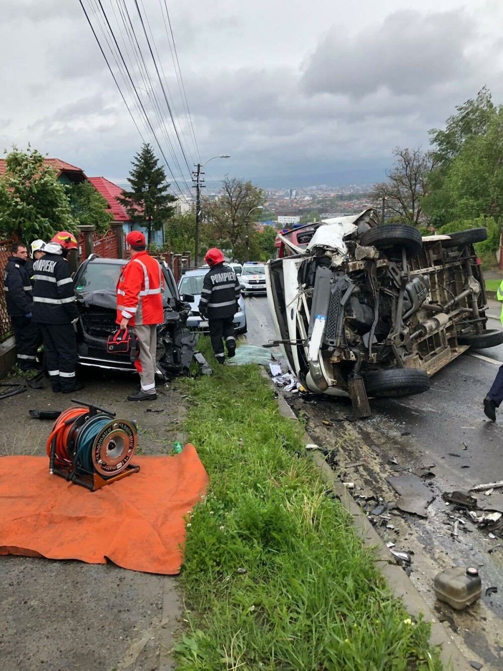 Pericol la Cluj, după ce 2 mașini s-au ciocnit, fiind afectată o conductă de gaz - Imaginea 4