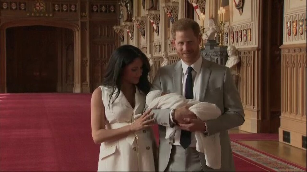 Momentul în care Archie Harrison, fiul lui Harry și Meghan, s-a întâlnit cu Regina Elisabeta - Imaginea 12