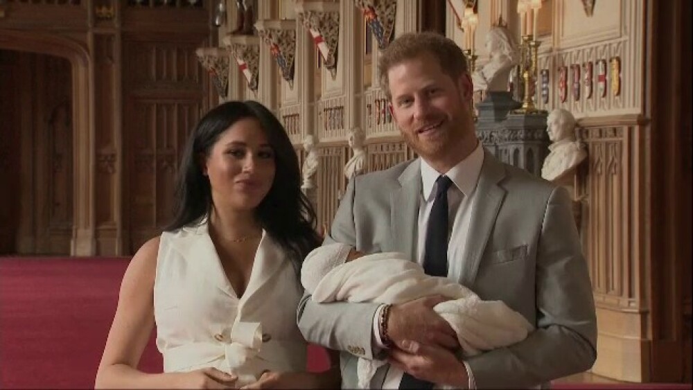 Primele imagini cu fiul lui Harry și Meghan. Cum arată bebelușul regal. GALERIE FOTO - Imaginea 15