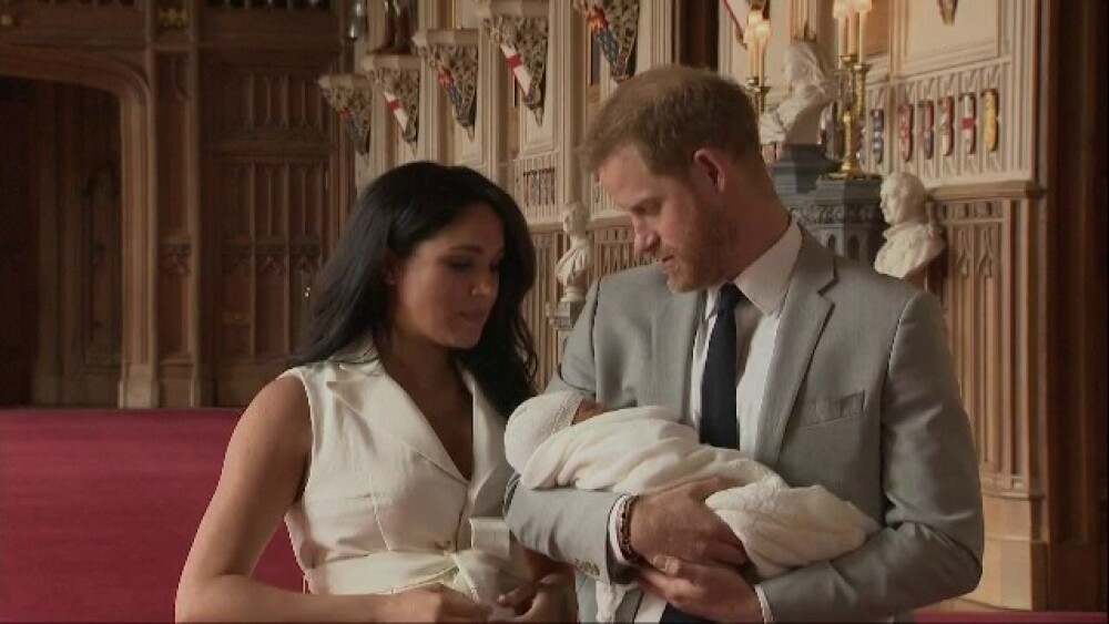 Primele imagini cu fiul lui Harry și Meghan. Cum arată bebelușul regal. GALERIE FOTO - Imaginea 12