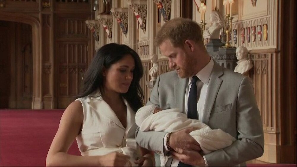 Momentul în care Archie Harrison, fiul lui Harry și Meghan, s-a întâlnit cu Regina Elisabeta - Imaginea 7