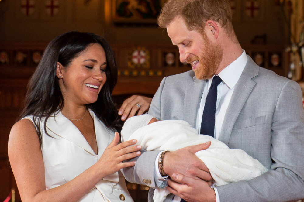 Primele imagini cu fiul lui Harry și Meghan. Cum arată bebelușul regal. GALERIE FOTO - Imaginea 19