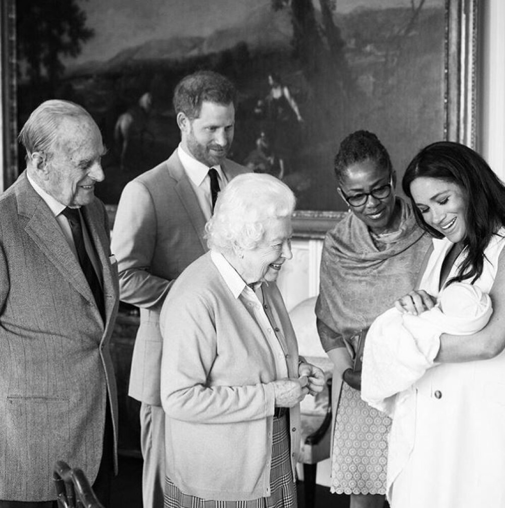 Momentul în care Archie Harrison, fiul lui Harry și Meghan, s-a întâlnit cu Regina Elisabeta - Imaginea 1