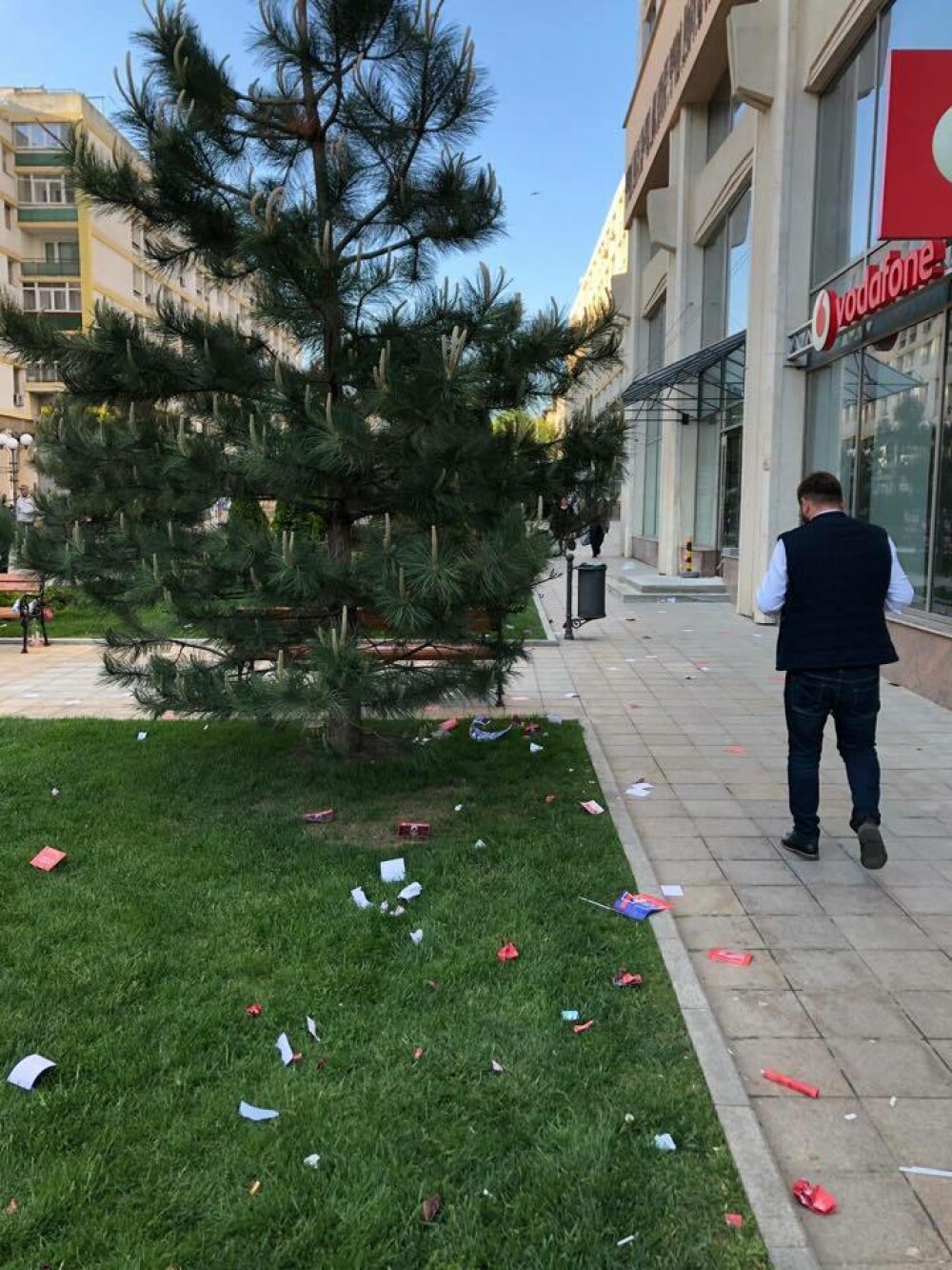 Imagini cu mizeria rămasă după mitingul PSD de la Iași. Mesajul primarului Mihai Chirica - Imaginea 3