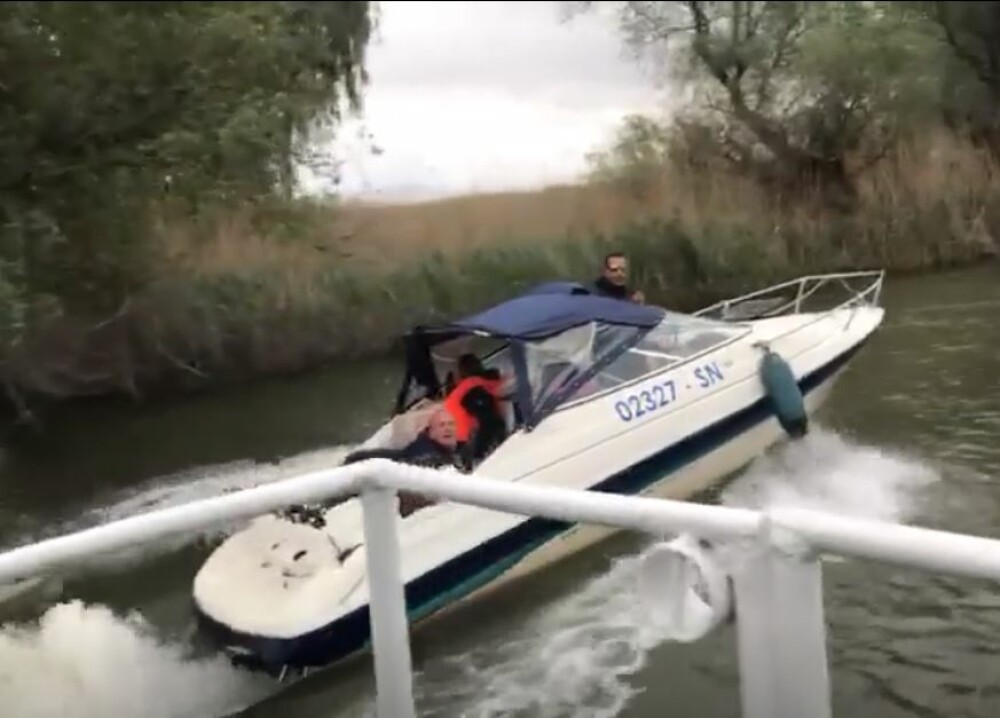 Incident în Delta Dunării. Un fotograf a fost atacat în timp ce se plimba cu un grup de străini - Imaginea 1